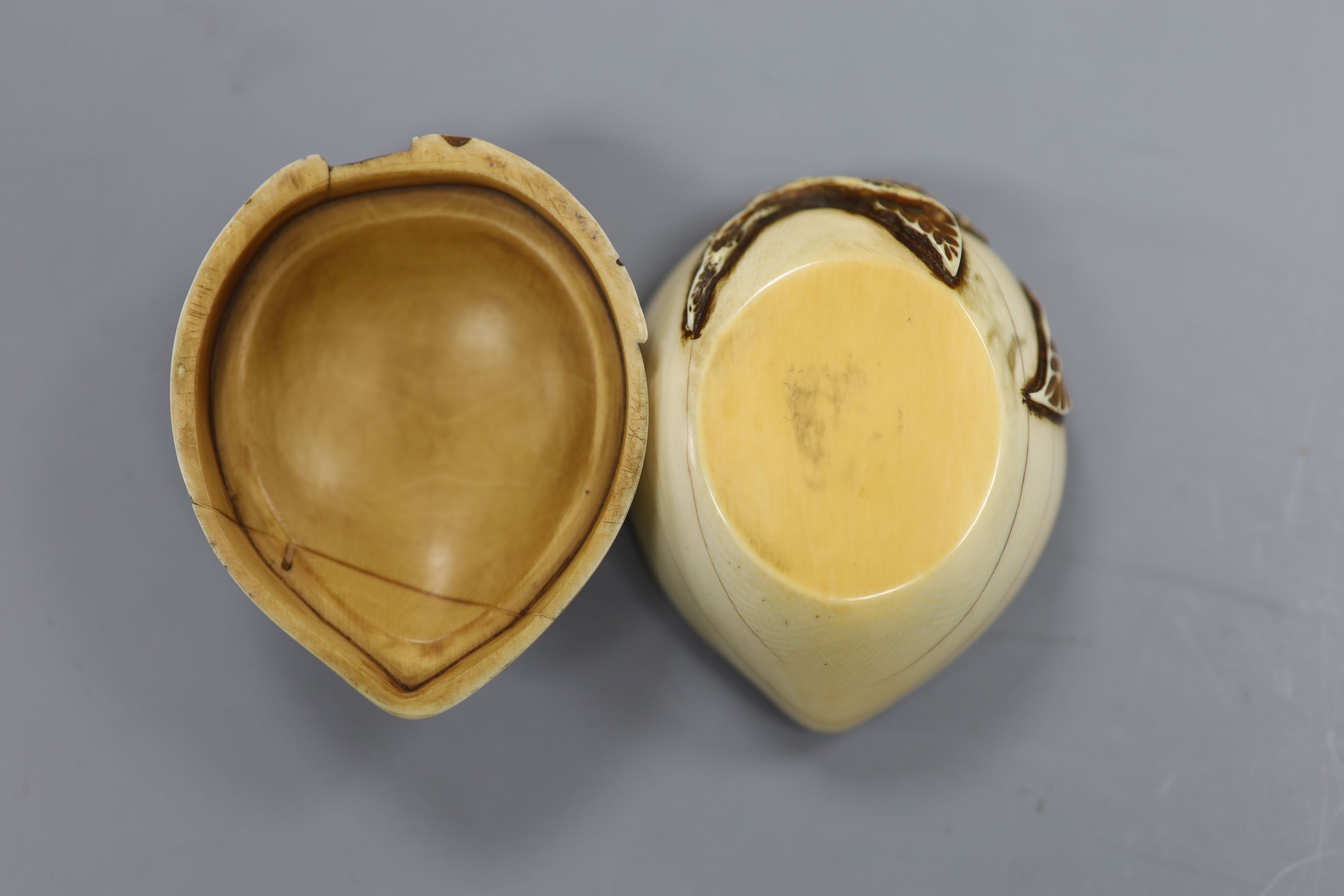 A Chinese ivory peach box, width 7cm